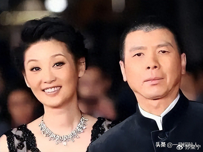 《演都不演？徐帆回应离婚 9 个月后，冯小刚近况曝光，心思藏不住了》配图 1