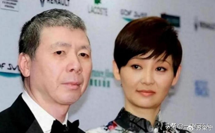 《演都不演？徐帆回应离婚 9 个月后，冯小刚近况曝光，心思藏不住了》配图 3
