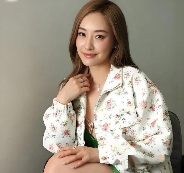 《38岁陈滢近况曝光！与何猷亨分手已经10年，如今婚恋成谜让人唏嘘》配图 6