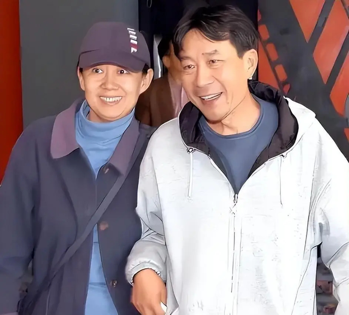《72岁李雪健近况曝光!娶于海丹育有一子,如今抗癌26年仍坚守片场》配图 2 《72岁李雪健近况曝光!娶于海丹育有一子,如今抗癌26年仍坚守片场》配图 2