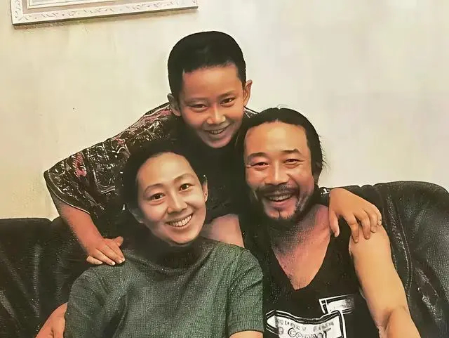 《72岁李雪健近况曝光!娶于海丹育有一子,如今抗癌26年仍坚守片场》配图 7 《72岁李雪健近况曝光!娶于海丹育有一子,如今抗癌26年仍坚守片场》配图 7