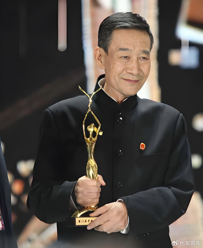《72岁李雪健近况曝光!娶于海丹育有一子,如今抗癌26年仍坚守片场》配图 8 《72岁李雪健近况曝光!娶于海丹育有一子,如今抗癌26年仍坚守片场》配图 8
