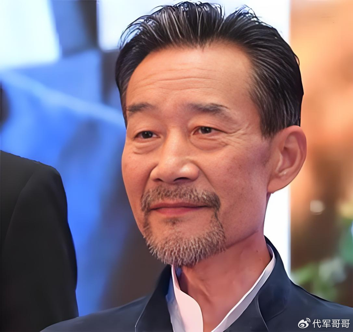 《72岁李雪健近况曝光!娶于海丹育有一子,如今抗癌26年仍坚守片场》配图 9 《72岁李雪健近况曝光!娶于海丹育有一子,如今抗癌26年仍坚守片场》配图 9