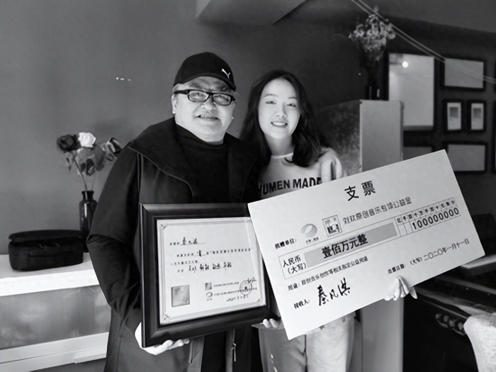 《63岁刘欢才病逝，遗产分配就成焦点，名下版权、别墅等资产被曝光》配图 1