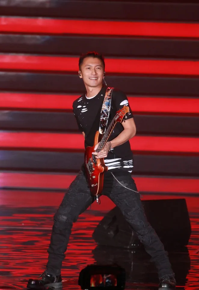 《谢霆锋46岁生日开唱,王菲同天被偶遇》配图 3 《谢霆锋46岁生日开唱,王菲同天被偶遇》配图 3