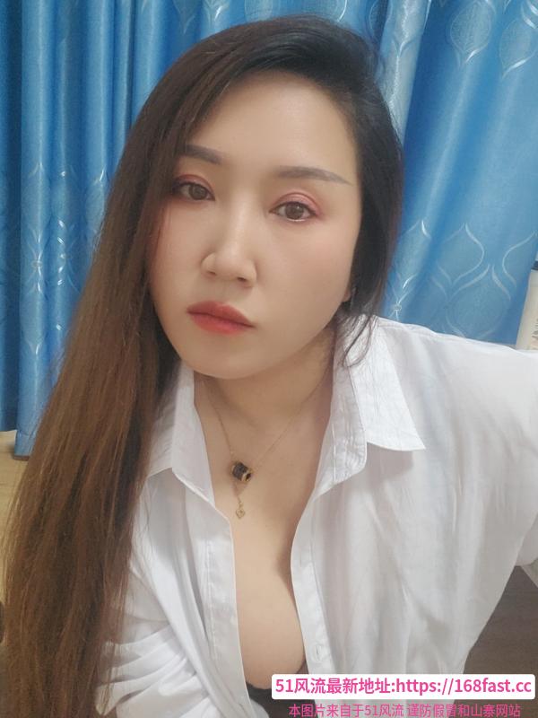 《长发美女少妇》配图 1 《长发美女少妇》配图 1
