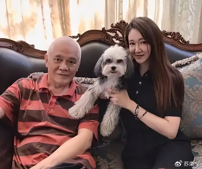 《原来他俩是父女，女儿是美女演员，父亲是老戏骨，他68岁仍是单身》配图 11