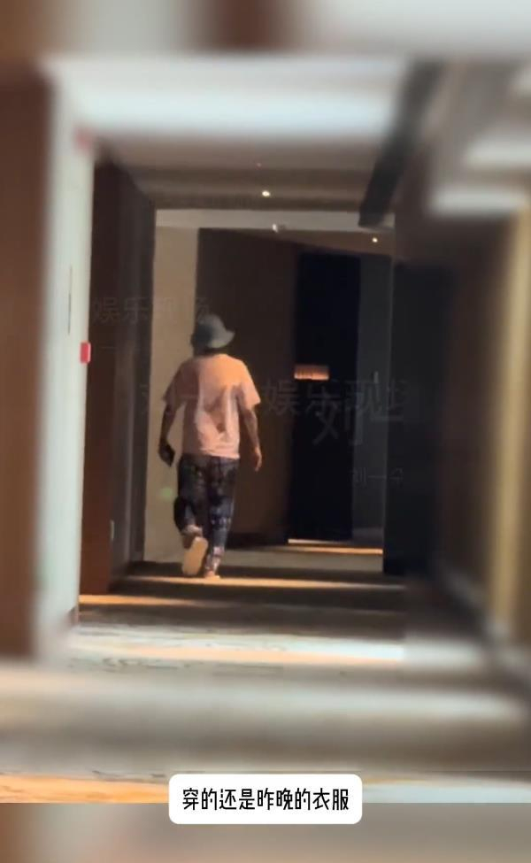 《包贝尔被曝出轨，深夜与红发女子在酒店共处超7小时》配图 4
