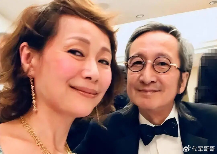 《63岁叶童近况曝光!嫁陈国熹38年没生孩子,如今尽情享受丁克生活》配图 4 《63岁叶童近况曝光!嫁陈国熹38年没生孩子,如今尽情享受丁克生活》配图 4