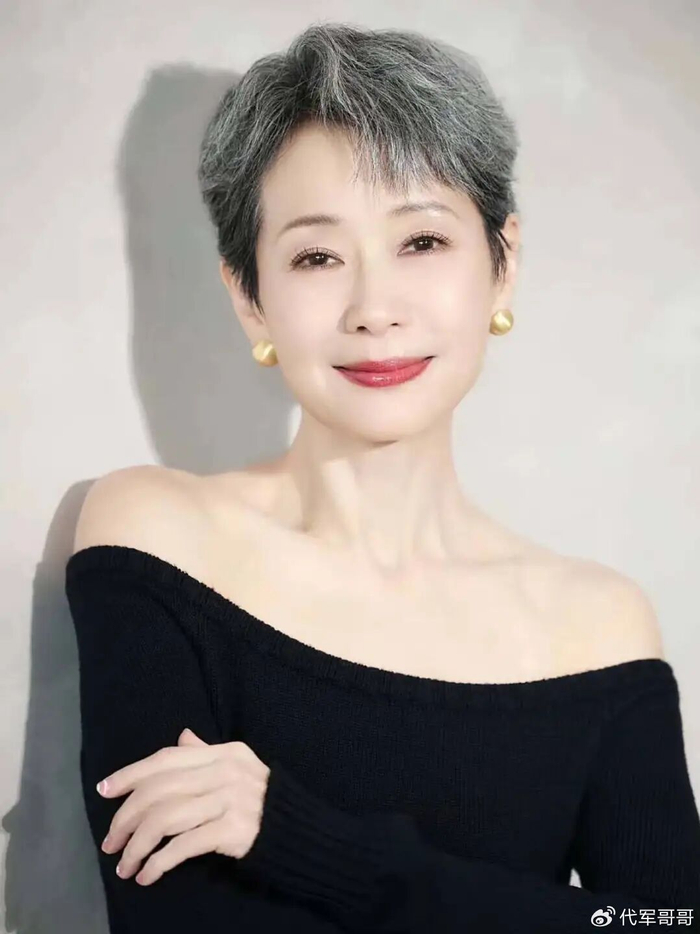 《63岁叶童近况曝光!嫁陈国熹38年没生孩子,如今尽情享受丁克生活》配图 7 《63岁叶童近况曝光!嫁陈国熹38年没生孩子,如今尽情享受丁克生活》配图 7