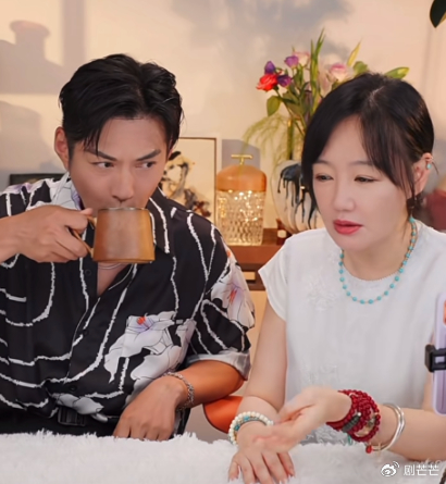 《48岁薛佳凝现状：《我不是大师》演男主继母，心态好没压力让人羡慕》配图 17
