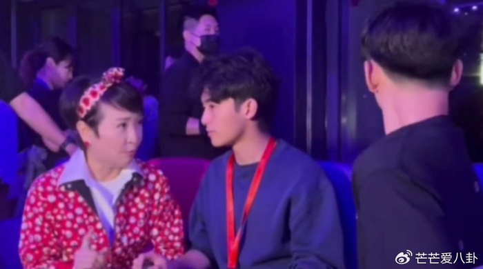 《张柏芝曝儿子病情,谢霆锋演唱会出状况,一个细节太心酸 王菲沉默》配图 16 《张柏芝曝儿子病情,谢霆锋演唱会出状况,一个细节太心酸 王菲沉默》配图 16