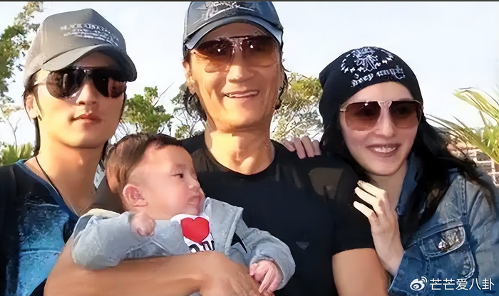 《张柏芝曝儿子病情,谢霆锋演唱会出状况,一个细节太心酸 王菲沉默》配图 19 《张柏芝曝儿子病情,谢霆锋演唱会出状况,一个细节太心酸 王菲沉默》配图 19