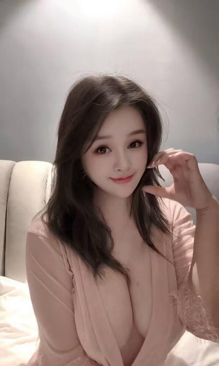 《武侯巨乳少妇伊娃》配图 1