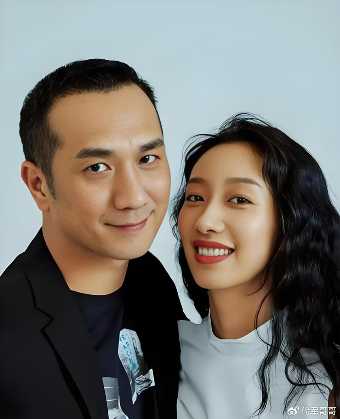 《46岁黄觉近况曝光！迎娶才女麦子儿女双全，如今婚姻幸福成宠妻狂魔》配图 3