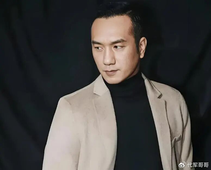 《46岁黄觉近况曝光！迎娶才女麦子儿女双全，如今婚姻幸福成宠妻狂魔》配图 8