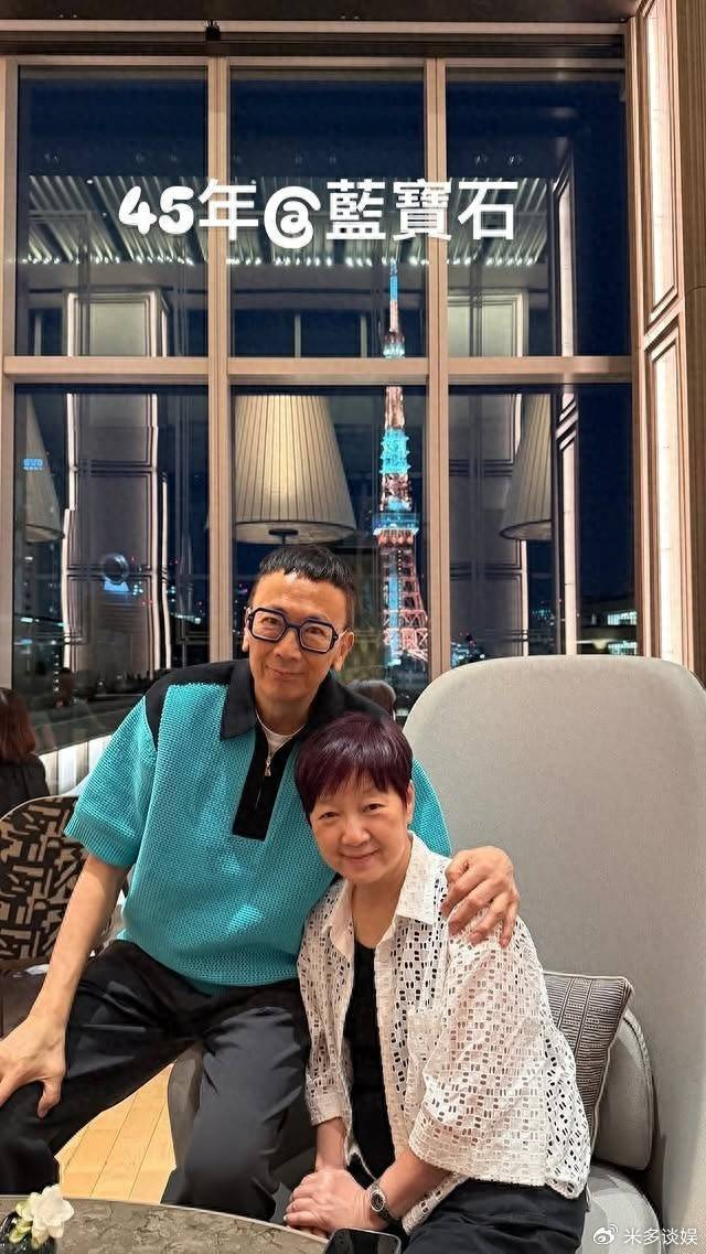 《70岁香港知名男星庆结婚45周年,与初恋太太放闪,入行多年零绯闻》配图 1 《70岁香港知名男星庆结婚45周年,与初恋太太放闪,入行多年零绯闻》配图 1