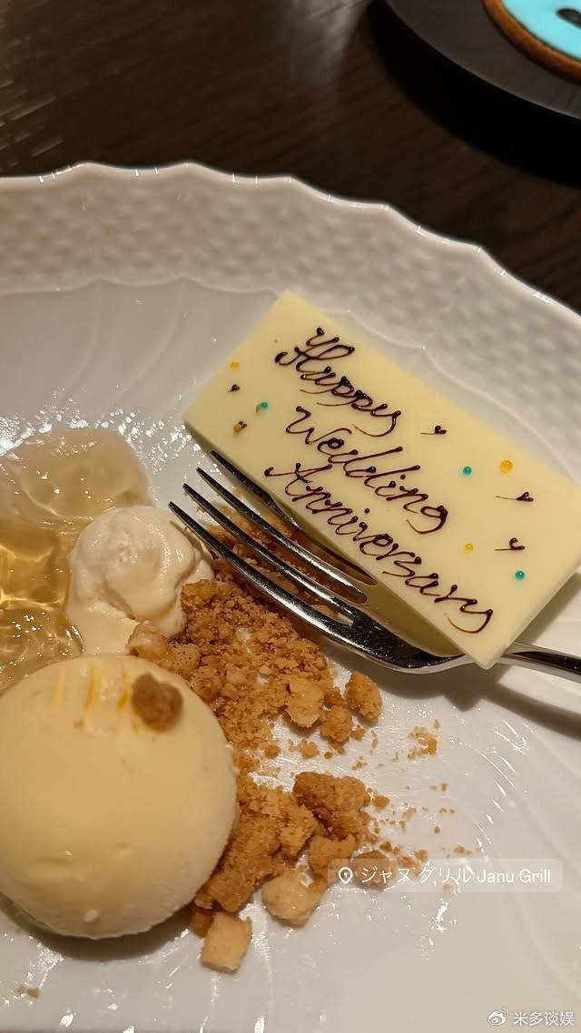 《70岁香港知名男星庆结婚45周年,与初恋太太放闪,入行多年零绯闻》配图 2 《70岁香港知名男星庆结婚45周年,与初恋太太放闪,入行多年零绯闻》配图 2