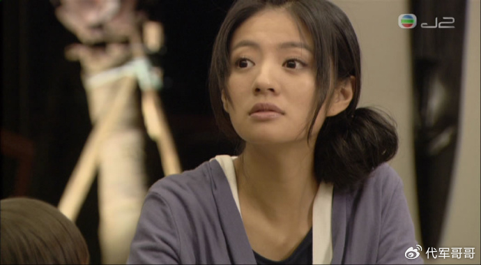 《45岁安以轩近况曝光！老公陈荣炼已入狱4年，如今为养活儿女复出》配图 7