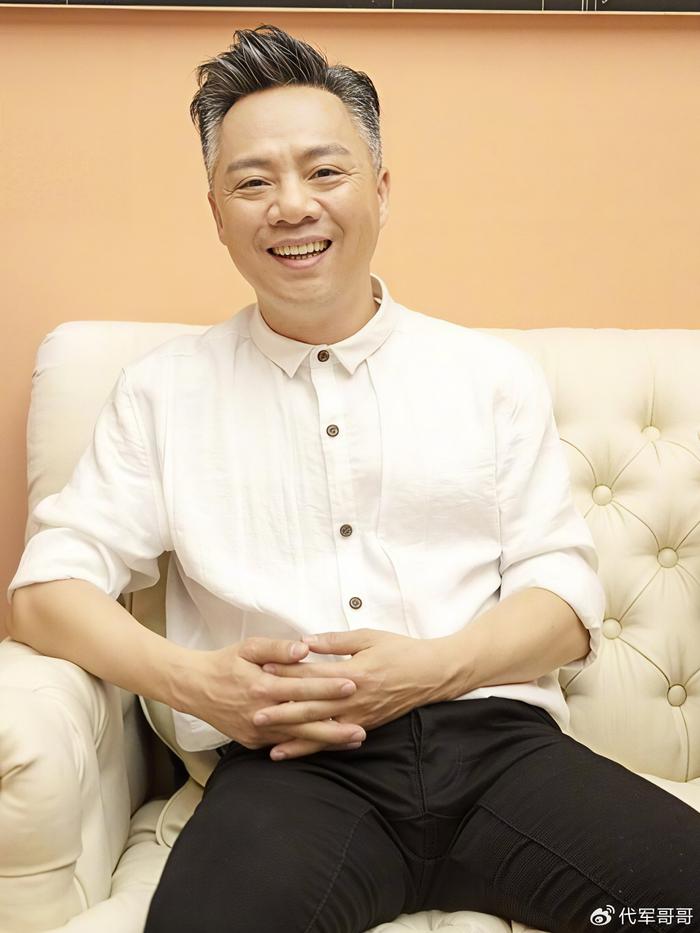《57岁歌手李晓东近况曝光！结婚10年才生孩子，如今婚姻生活很幸福》配图 5