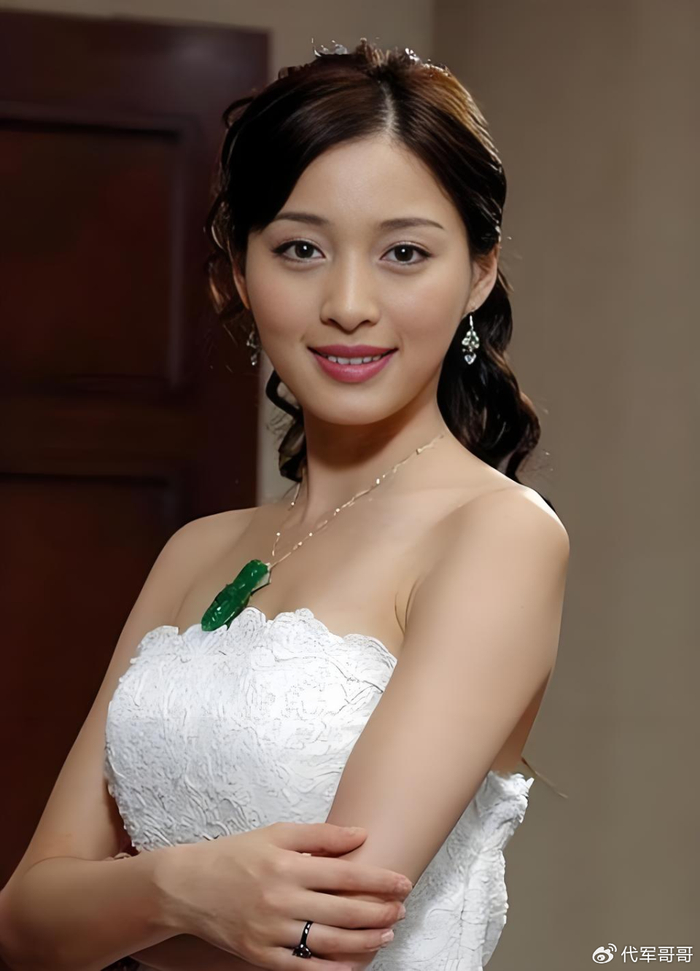 《40岁甘婷婷近况曝光!因演潘金莲恋情告吹,如今美貌依旧却还单身》配图 1 《40岁甘婷婷近况曝光!因演潘金莲恋情告吹,如今美貌依旧却还单身》配图 1