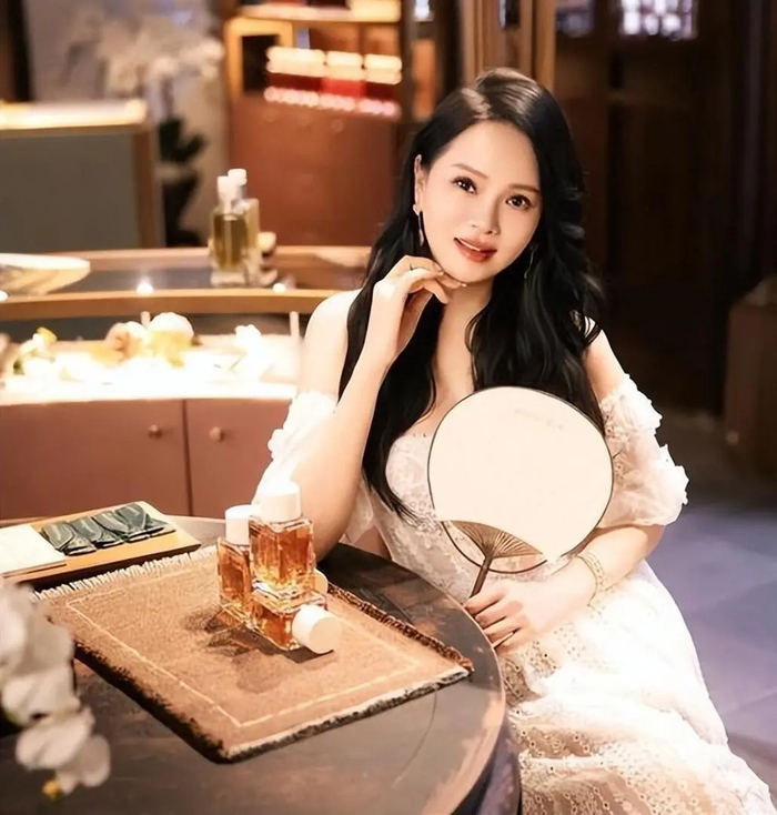 《“牵手门”16年后，当年哭着说“我是受害者”的黄维德，如今怎样了？》配图 5