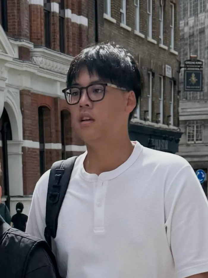 《伦敦偶遇李嘉欣一家，15岁许建彤身高近190，模样帅气愈发像妈妈》配图 3