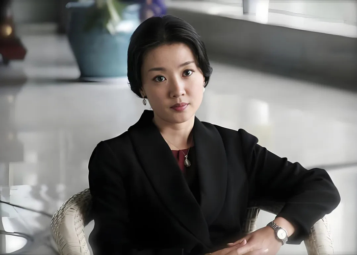 《44岁美女贾雨萌近况曝光!出道24年零绯闻,如今婚恋成谜让人唏嘘》配图 4 《44岁美女贾雨萌近况曝光!出道24年零绯闻,如今婚恋成谜让人唏嘘》配图 4