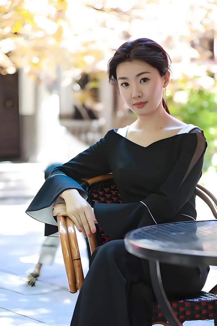 《44岁美女贾雨萌近况曝光!出道24年零绯闻,如今婚恋成谜让人唏嘘》配图 6 《44岁美女贾雨萌近况曝光!出道24年零绯闻,如今婚恋成谜让人唏嘘》配图 6