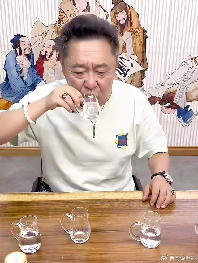 《立案10天郭德纲又传噩耗!于谦宣传新书,却为何不为老搭档辩解?》配图 11 《立案10天郭德纲又传噩耗!于谦宣传新书,却为何不为老搭档辩解?》配图 11
