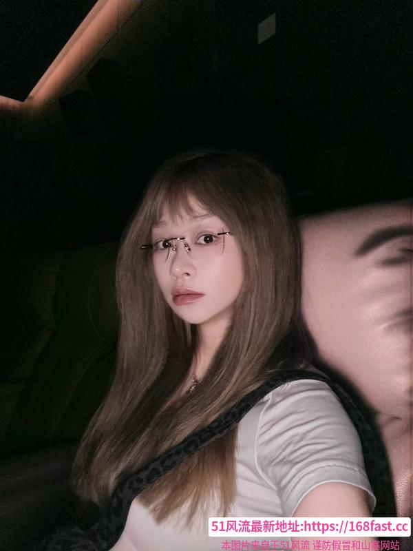 《毒龙口活特别好的小妹》配图 3 《毒龙口活特别好的小妹》配图 3