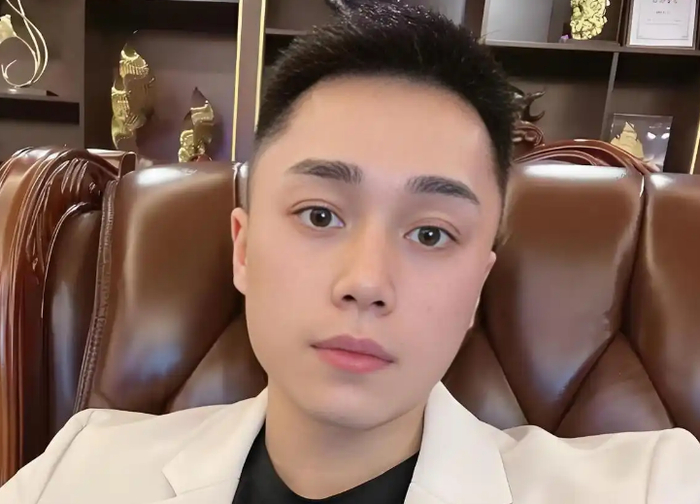 《知名主播泳池直播,平台为平众怒将其封杀,不到半年宣布回归》配图 2 《知名主播泳池直播,平台为平众怒将其封杀,不到半年宣布回归》配图 2