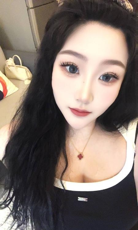 《丰满大奶骚货》配图 4 《丰满大奶骚货》配图 4