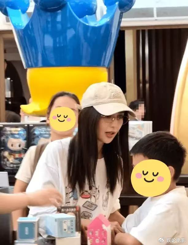 《眼里只有朵朵,佟丽娅陈思诚再合体带儿子聚餐》配图 5 《眼里只有朵朵,佟丽娅陈思诚再合体带儿子聚餐》配图 5