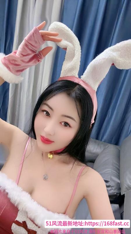 《肥臀巨乳露露老师》配图 2